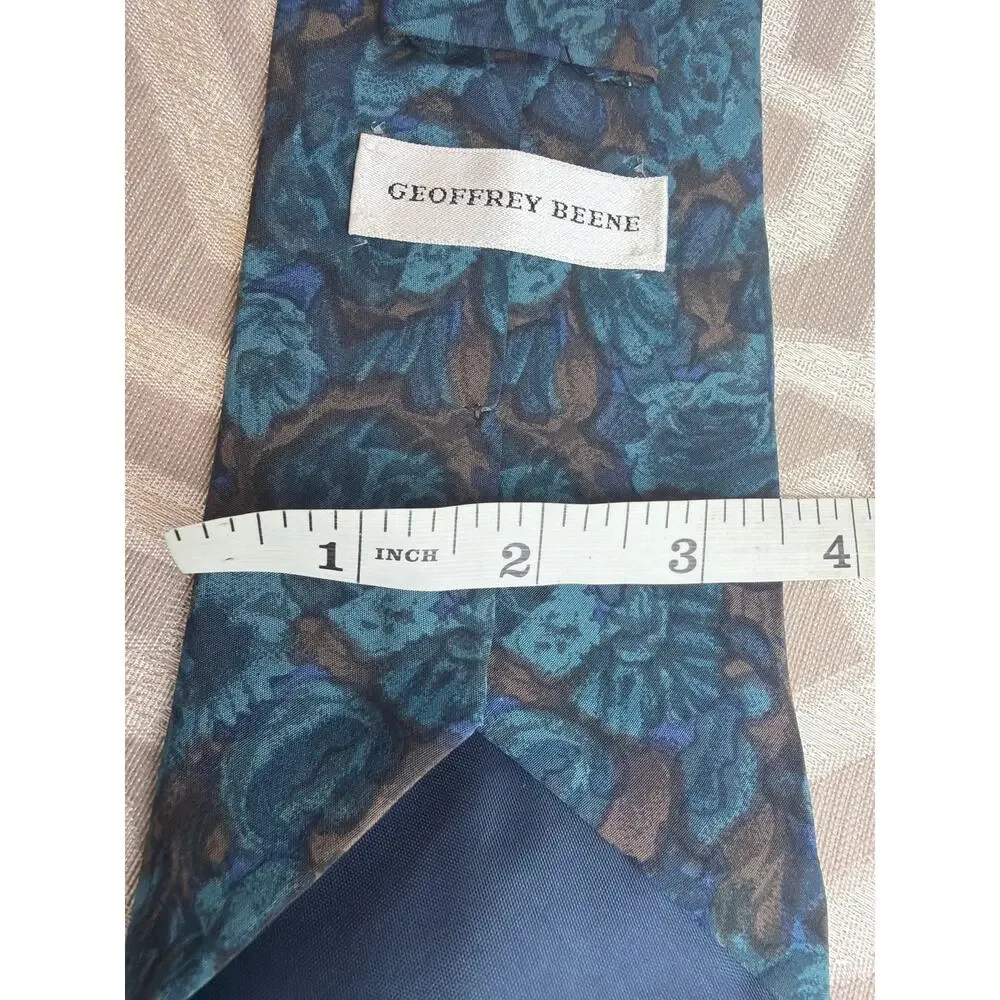 Geoffrey Beene 100% Silk Tie Blue Green Abstract Pattern Made in Italy‎ Vintage